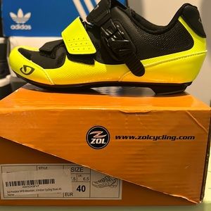 Women cycling, 7.5, runs small, brand new.